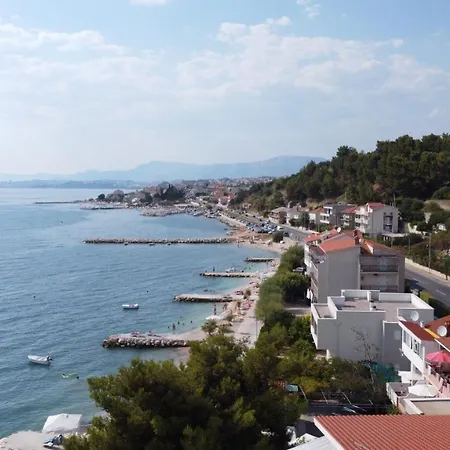 Πανσιόν Ivica 3*