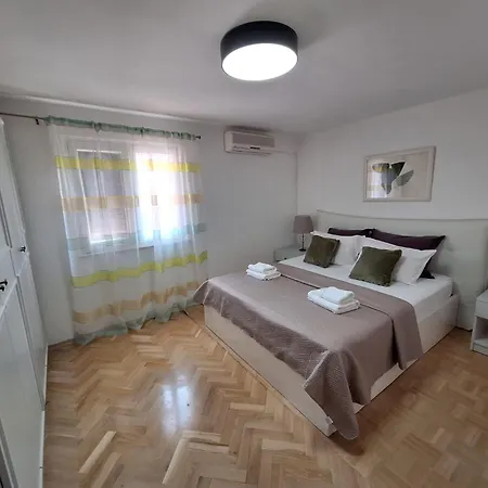 Ivica 3* Podstrana